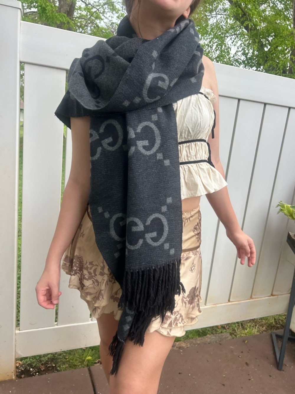 Authentic Gucci Black /Gray Logo Fringe Scarf Wool unisex Exquisite